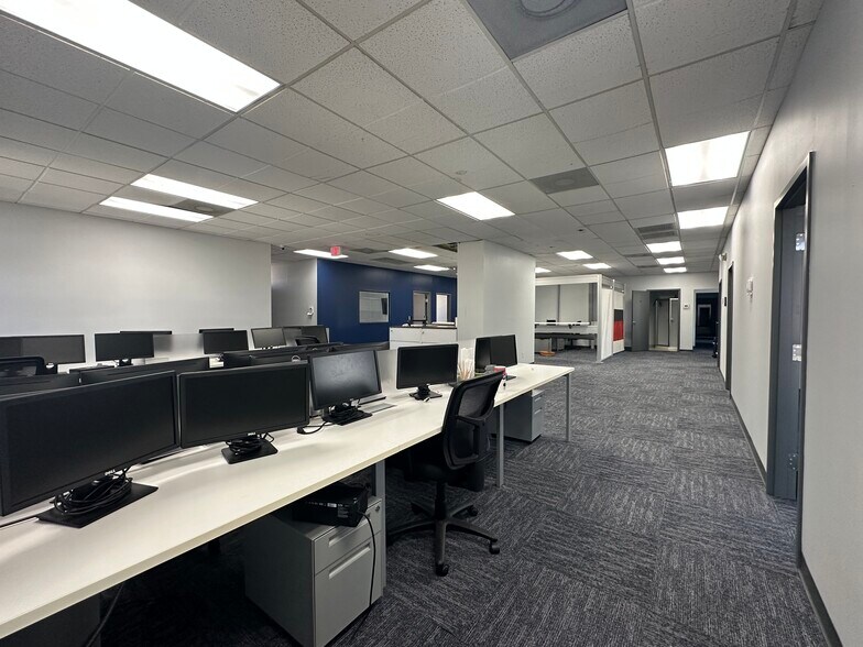 More Photos Of 5509 W Gray St, Tampa Office For Sale