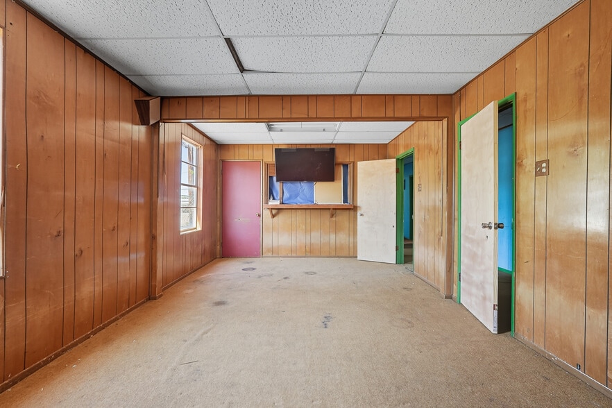 More Photos Of 1510 Portland Ave, Abilene Lodge Meeting Hall For Sale