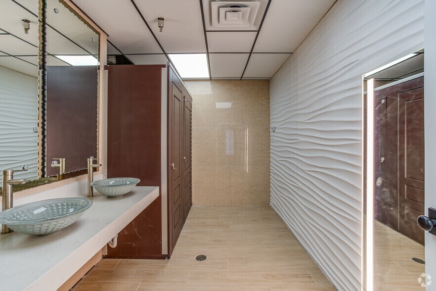 More Photos Of 7720 E Evans Rd, Scottsdale Office For Lease