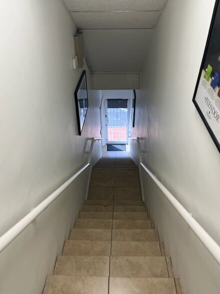 More Photos Of 2441 NW 93rd Ave, Miami Showroom For Sale