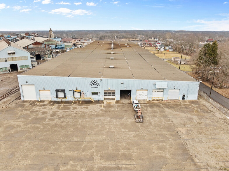 Primary Photo Of 1001 E Broadway St, Alliance Industrial For Sale