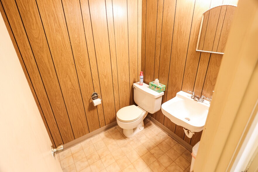 More Photos Of 3110 Gilmer Rd, Longview Office For Sale