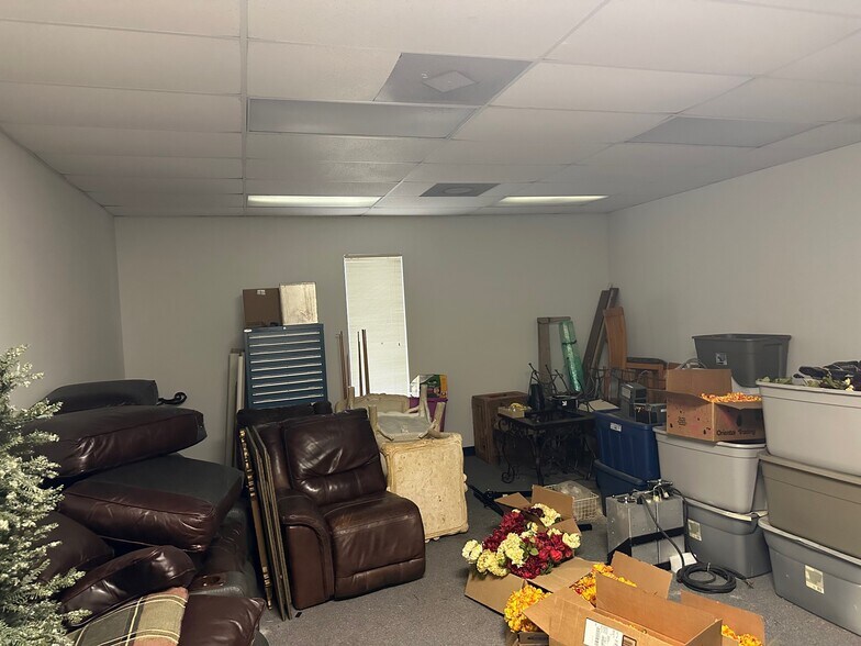 More Photos Of 325 Scarlett Blvd, Oldsmar Warehouse For Sale