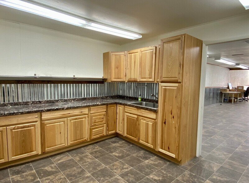 More Photos Of 252 W Main St, Delta General Retail For Sale