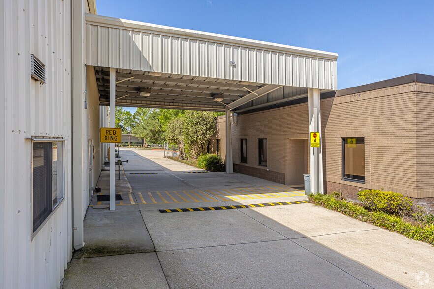 More Photos Of 730 E Kaliste Saloom Rd, Lafayette Distribution For Lease