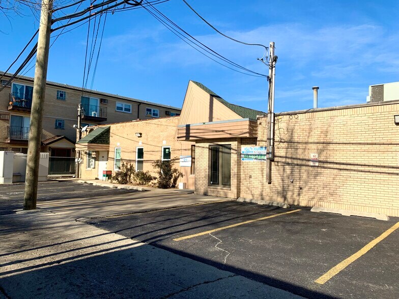 More Photos Of 7107 W Belmont Ave, Chicago Medical For Sale