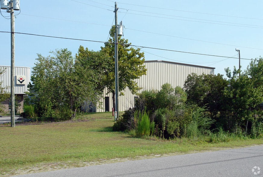More Photos Of 6727 Amsterdam Way, Wilmington Warehouse For Lease