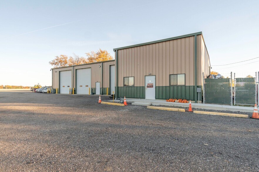 More Photos Of 14617 Kettlersville Rd, Wapakoneta Light Distribution For Sale