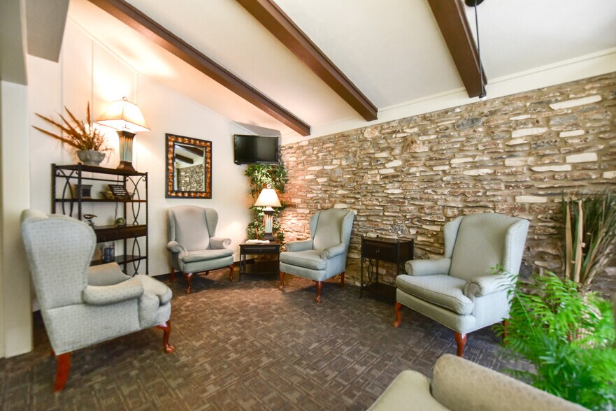 More Photos Of 602 N Gray St, Caldwell Medical For Sale