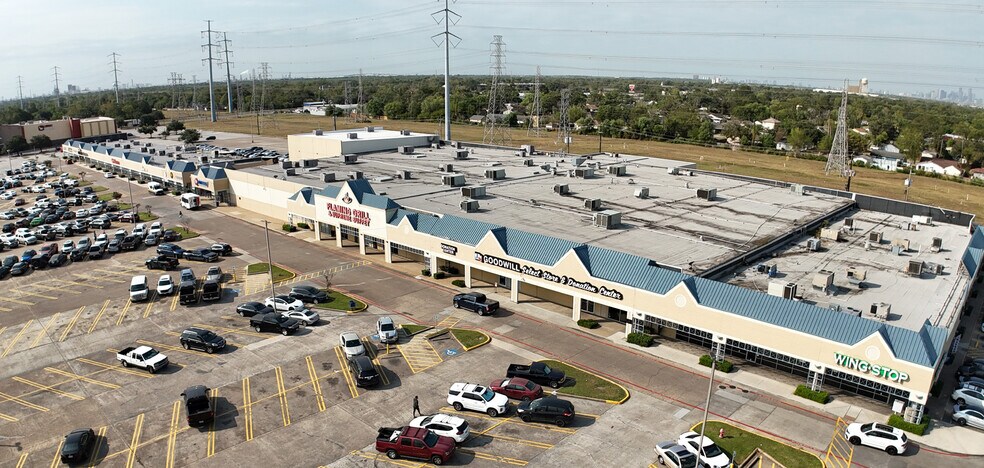 More Photos Of 11410-11430 East Fwy, Houston General Retail For Lease
