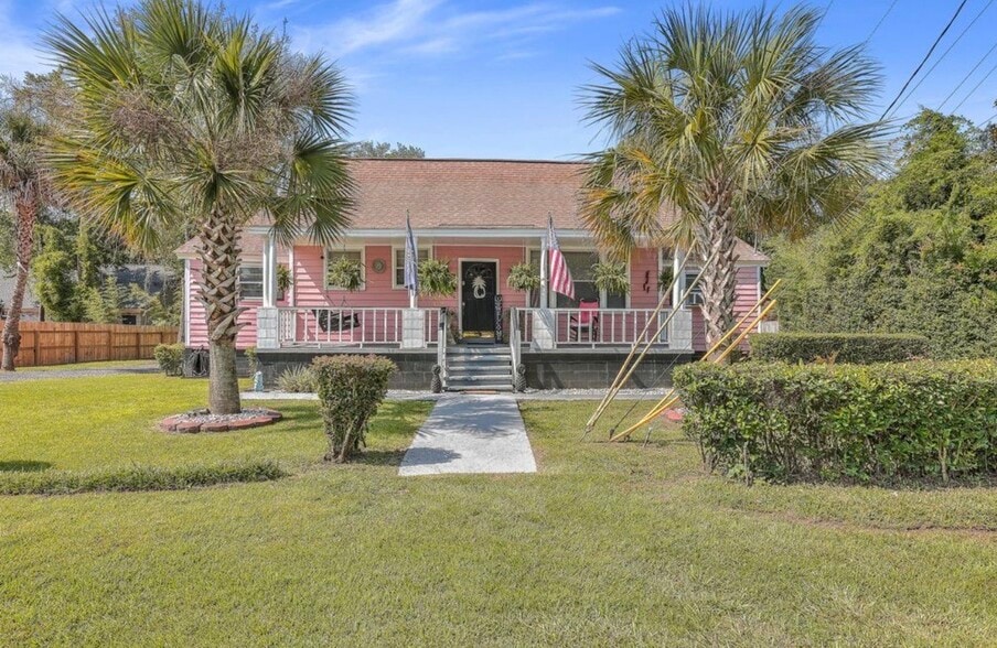 More Photos Of 208 E 3rd North St, Summerville Office For Lease