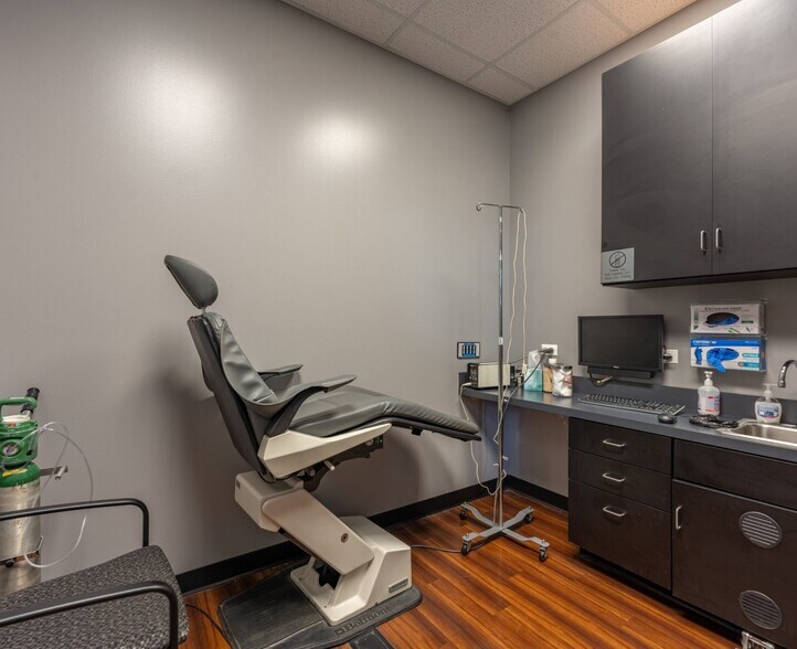 More Photos Of 24020 W Riverwalk Ct, Plainfield Medical For Sale