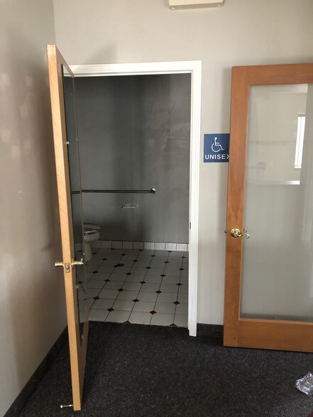 More Photos Of 37601-37649 Pembroke Ave, Livonia Office For Lease