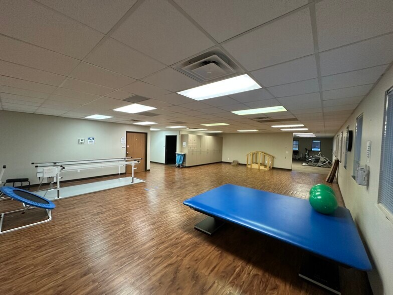 More Photos Of 28511 Orchard Lake Rd, Farmington Hills Medical For Sale