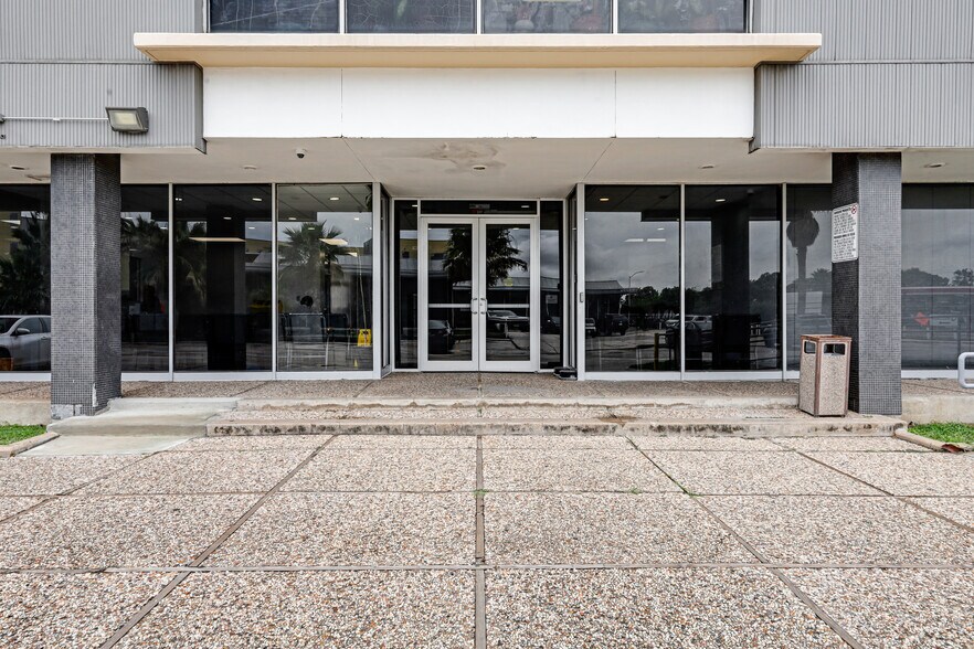 More Photos Of 6420 Hillcroft Ave, Houston Office Residential For Sale