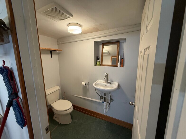 More Photos Of 625 NW 45th St, Seattle Office For Lease