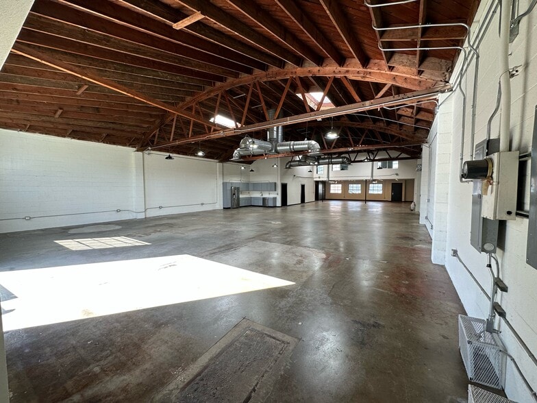 More Photos Of 4116 W Jefferson Blvd, Los Angeles Industrial For Lease