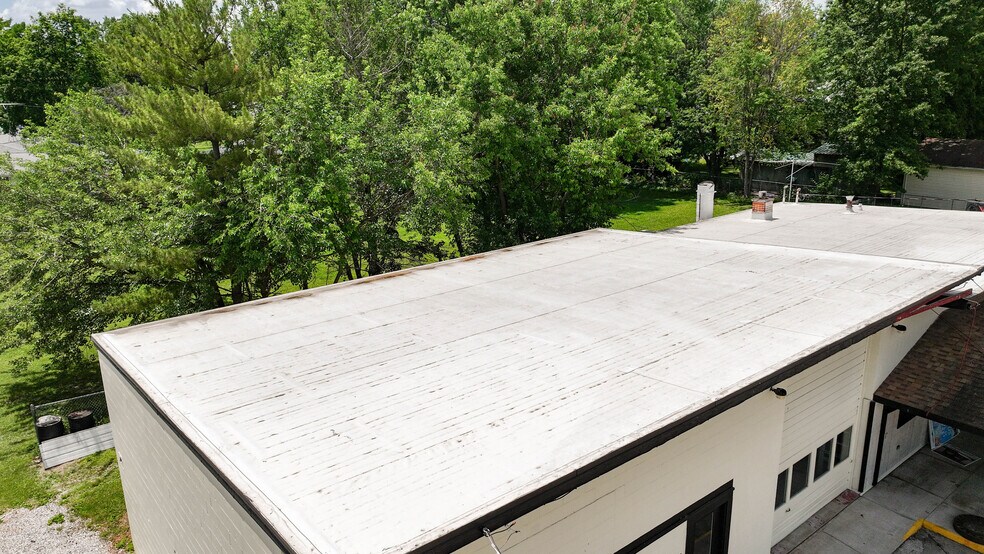 More Photos Of 406 W Carpenter St, Jerseyville Flex For Sale