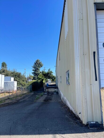 More Photos Of 2730 Cherry Ave NE, Salem Warehouse For Sale