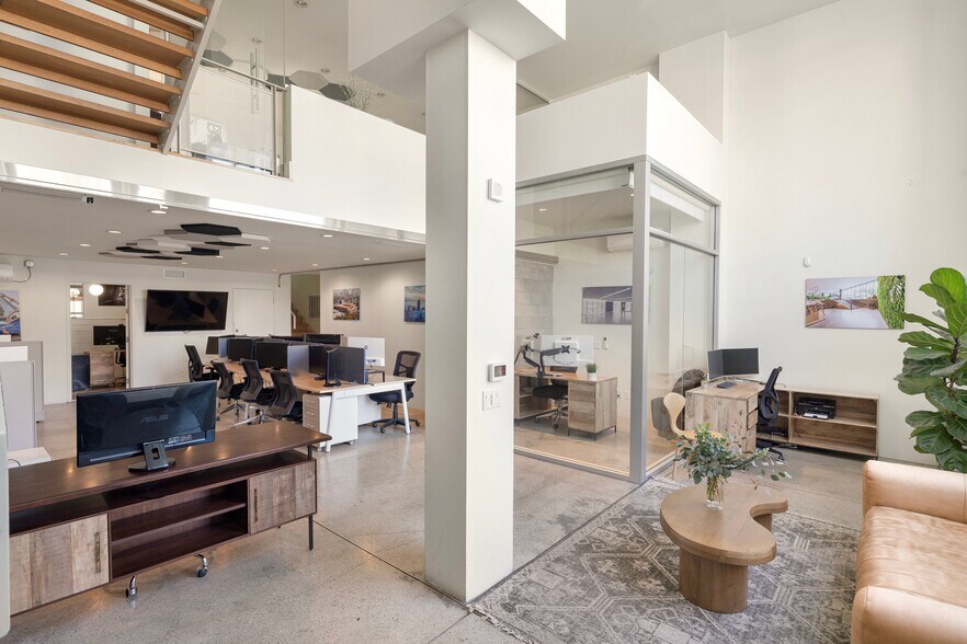 More Photos Of 1324 Abbot Kinney Blvd, Venice Specialty For Lease