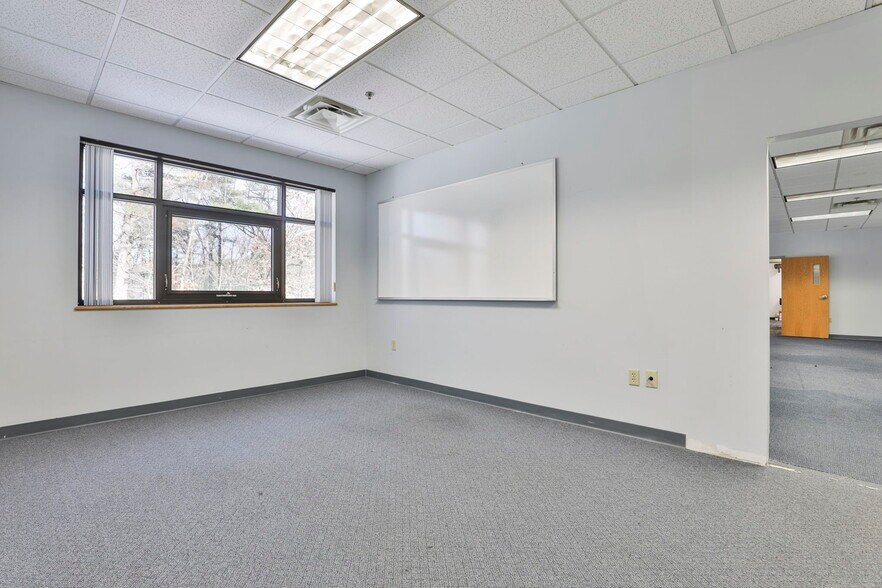 More Photos Of 7 Wall St, Windham Office For Lease