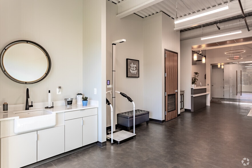 More Photos Of 22365 Broderick Dr, Sterling Medical For Lease