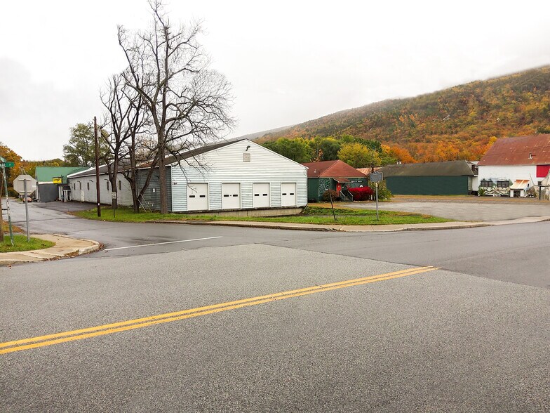 More Photos Of 3 Edwards Pl, Ellenville Warehouse For Lease