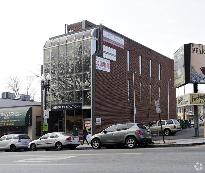 More Photos Of 2428 Wisconsin Ave NW, Washington Office For Lease