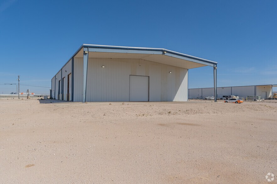 More Photos Of 8511 W Interstate 20, Midland Warehouse For Lease