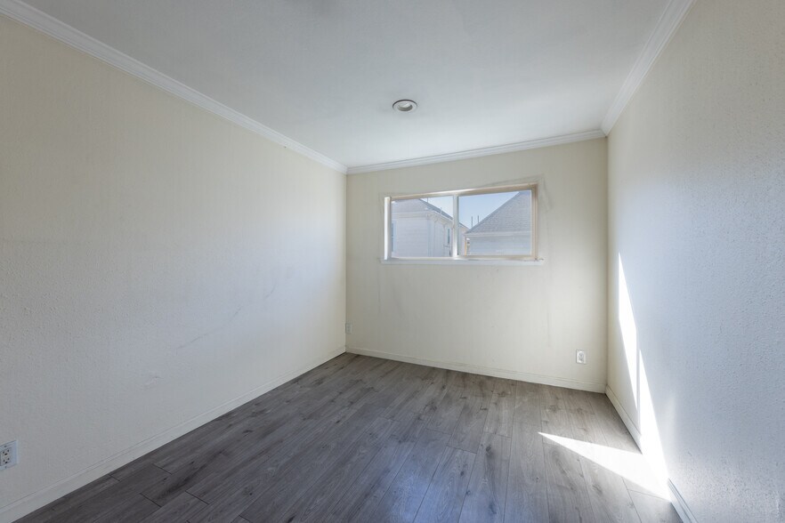 More Photos Of 1523-1527 8th Ave, Oakland Apartments For Sale