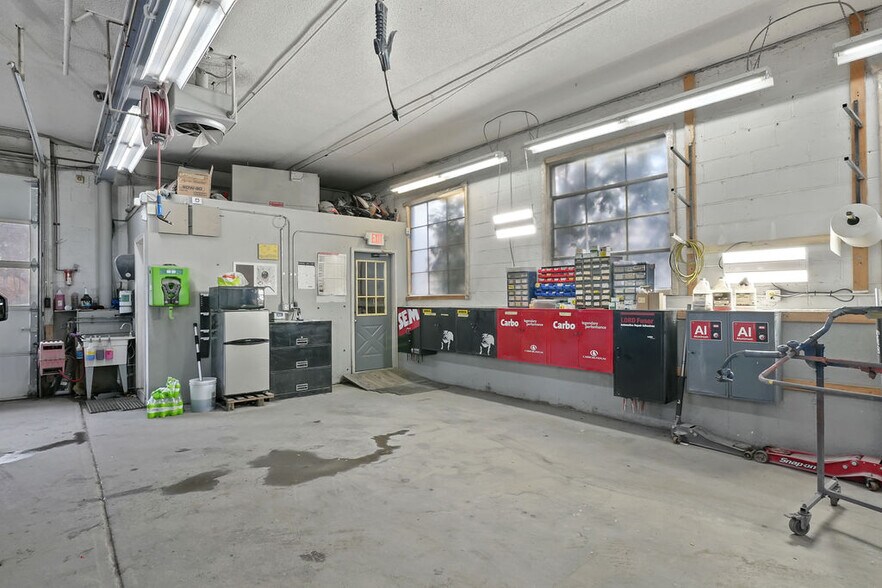 More Photos Of 3 Lower Rd, Lincoln Auto Repair For Sale