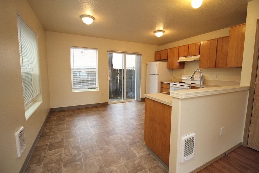 More Photos Of 3548 SE 119th St, Portland Apartments For Sale