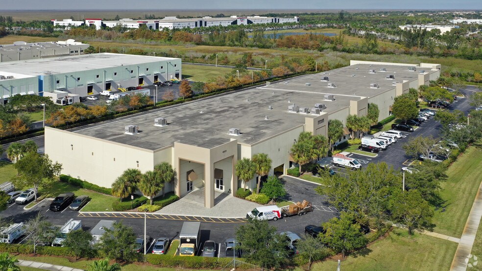 More Photos Of 6001 N Hiatus Rd, Tamarac Warehouse For Lease