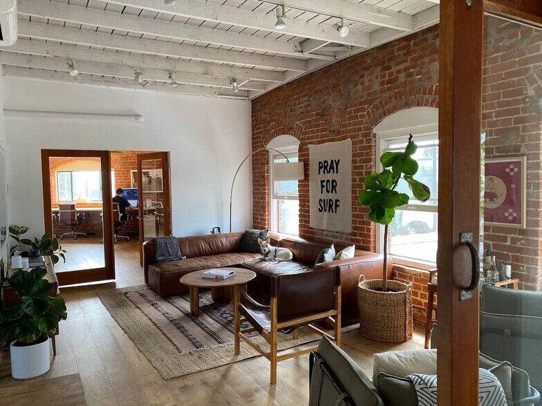 More Photos Of 826 Hampton Dr, Venice Office For Lease