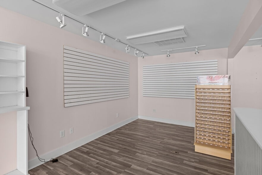 More Photos Of 132 S Main St, Warrenton Storefront For Sale