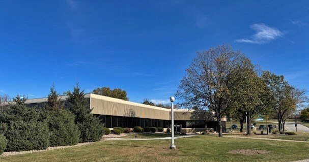 More Photos Of 1088 Springhurst Dr, Green Bay Office For Lease