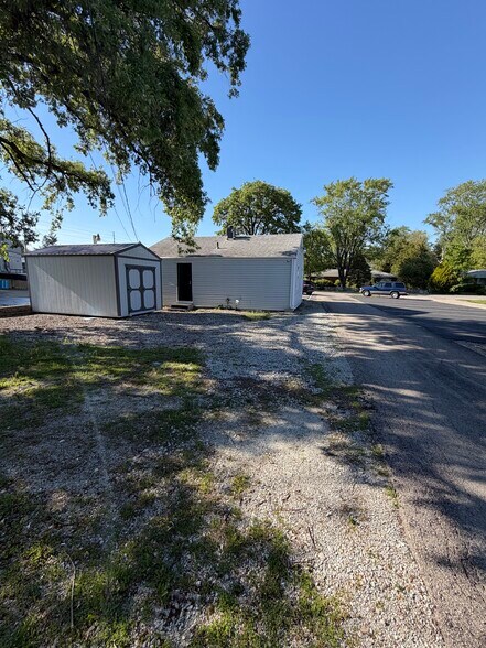 More Photos Of 2207 Fowler St, Anderson Office For Sale