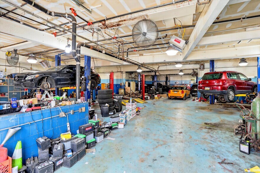 More Photos Of 1400-1414 S Darien St, Philadelphia Auto Repair For Sale