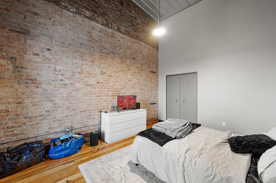 More Photos Of 112 E 3rd St, Imlay City Storefront Retail Residential For Sale
