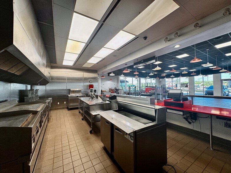 More Photos Of 5015 Hinkleville Rd, Paducah Restaurant For Lease