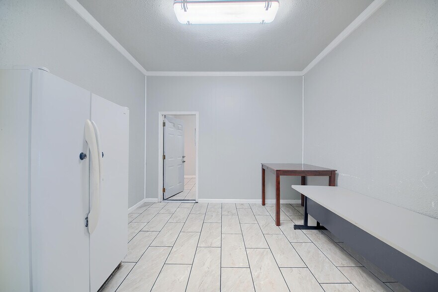 More Photos Of 33 E Magnolia St, Stockton Office For Lease