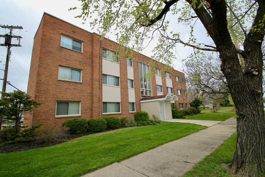 More Photos Of 18051 Lake Shore Blvd, Cleveland Apartments For Sale
