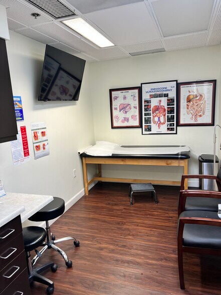 More Photos Of 44215 15th St W, Lancaster Medical For Lease