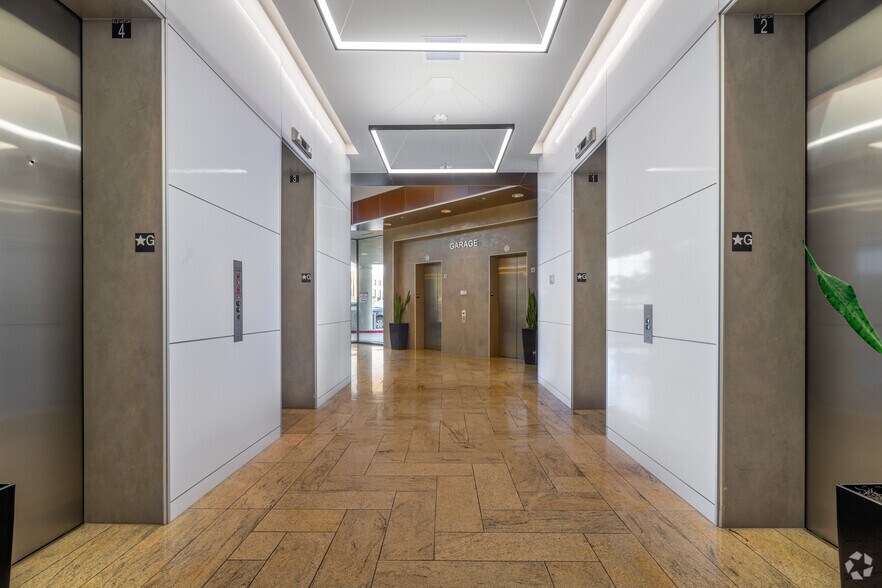 More Photos Of 8122 Datapoint Dr, San Antonio Office For Lease