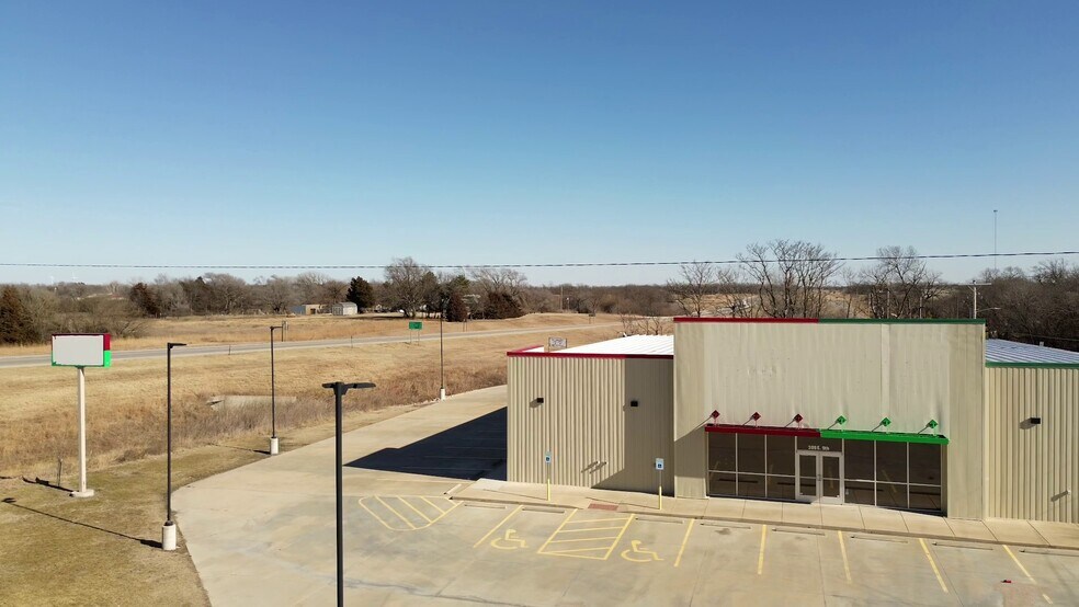 More Photos Of 309 E 9th St, Peabody Storefront For Lease