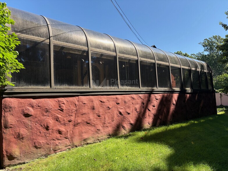 More Photos Of 3983 Darrow Rd, Stow Restaurant For Sale