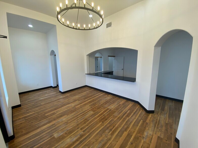 More Photos Of 10921 Wayne Ave, Lubbock Medical For Sale