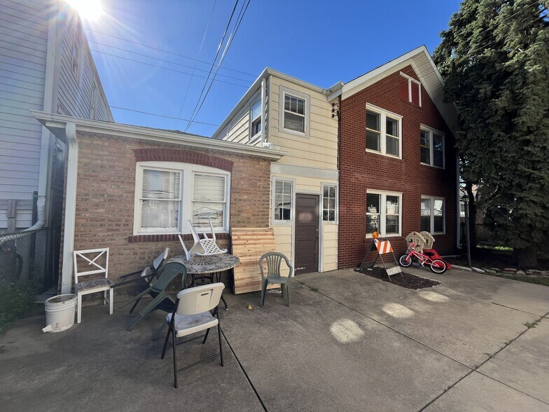 More Photos Of 4929 W Warwick Ave, Chicago Apartments For Sale