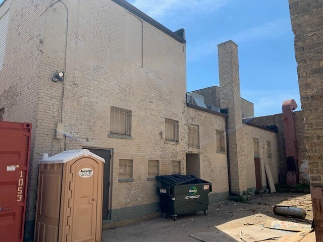 More Photos Of 5716-5720 6th Ave, Kenosha Restaurant For Sale