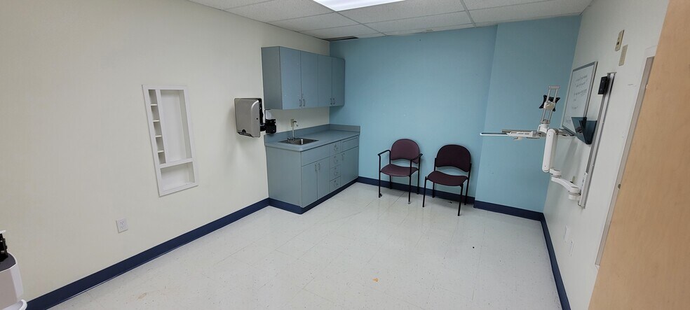 More Photos Of 11709 Lorain Ave, Cleveland Medical For Lease